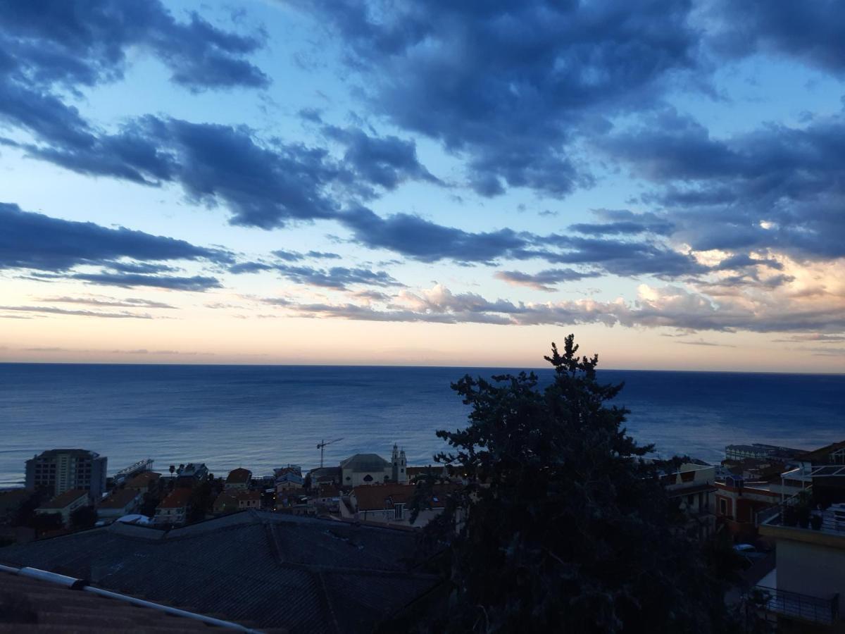 Bressa De Ma Affittacamere, Room & Breakfast Pietra Ligure Exterior foto
