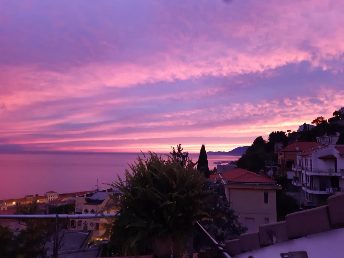Bressa De Ma Affittacamere, Room & Breakfast Pietra Ligure Exterior foto