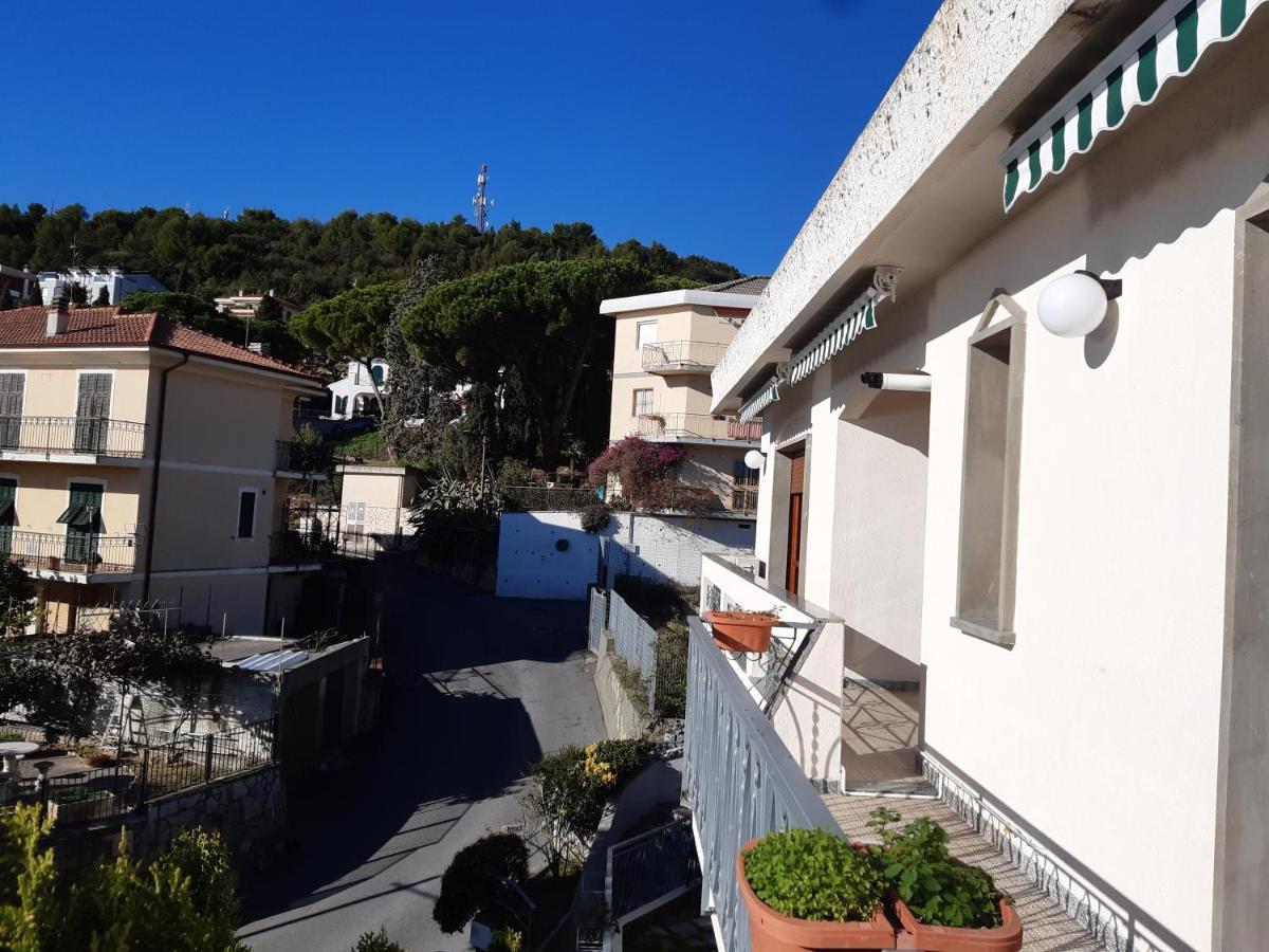 Bressa De Ma Affittacamere, Room & Breakfast Pietra Ligure Exterior foto