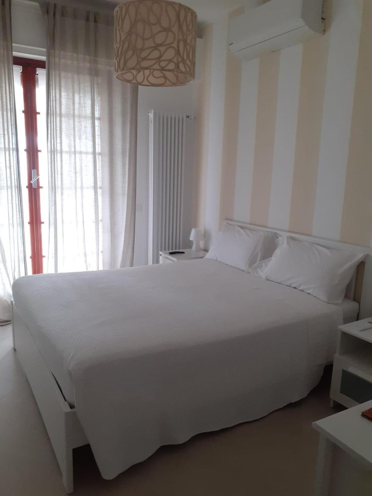 Bressa De Ma Affittacamere, Room & Breakfast Pietra Ligure Quarto foto